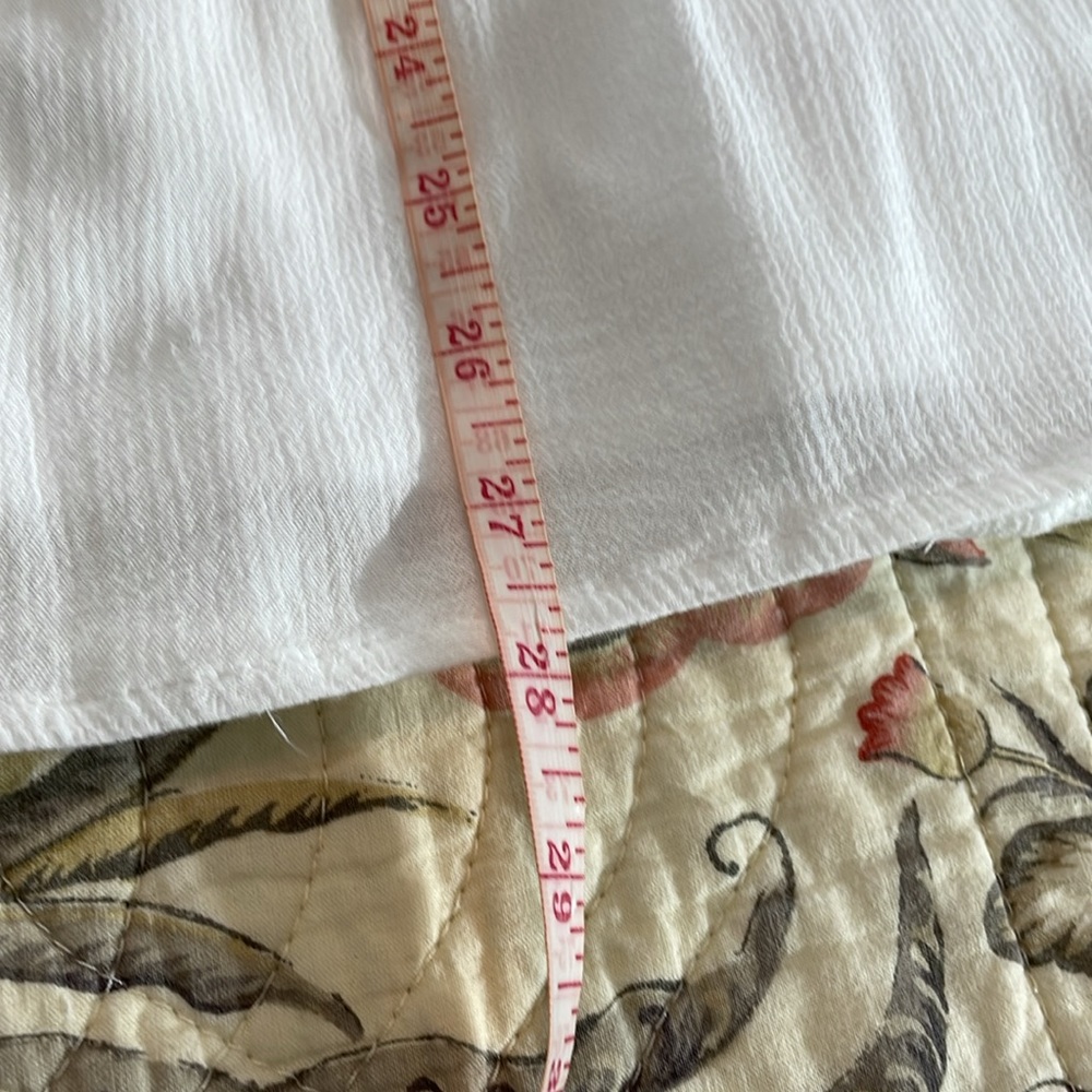 FOREVER 21 white midi skirt. Size XS. Crinkled material. Lined. Good condition. - Picture 6 of 9